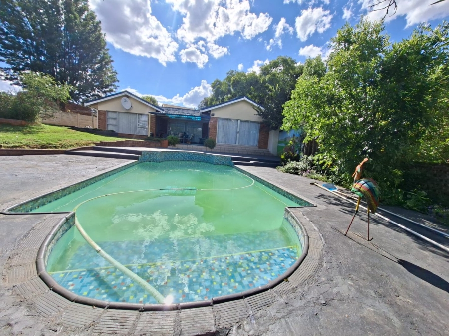 6 Bedroom Property for Sale in Heuwelsig Free State